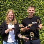 20220814 Thijs Pasman en Eline Nijenhuis met winnend ontwerp SGK