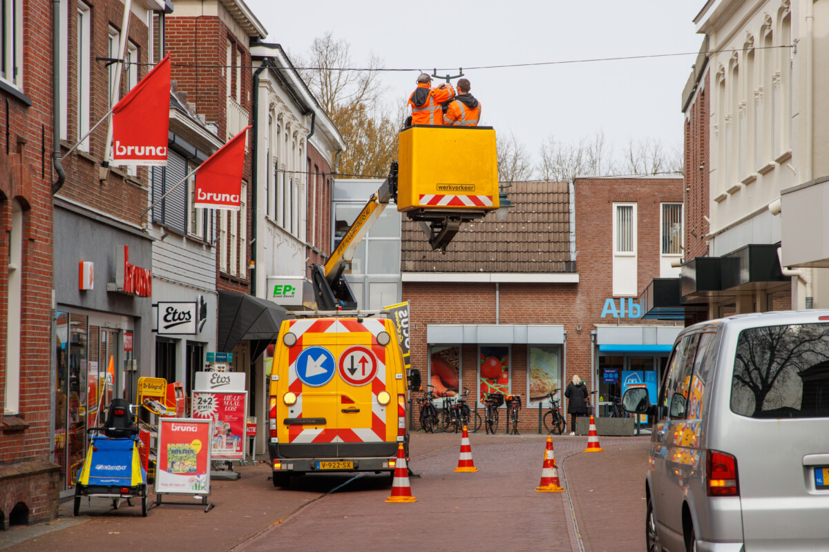 Armaturen straatlantaarns vervangen door Led