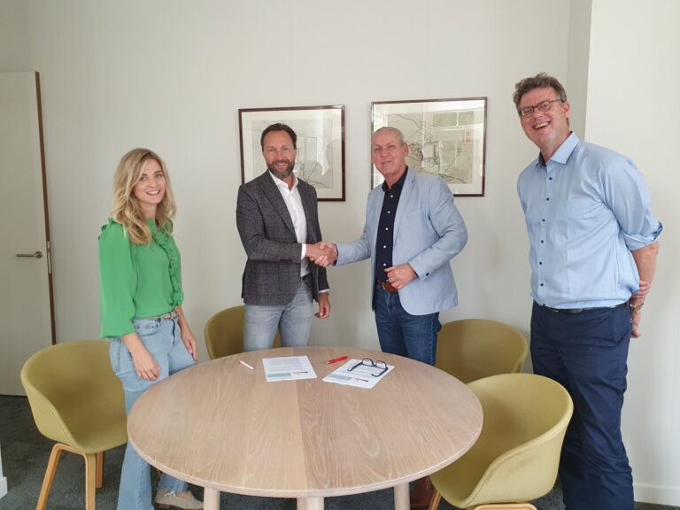 Foto SOK ondertekening 12 juli 2023 Regenboogbuurt LIV