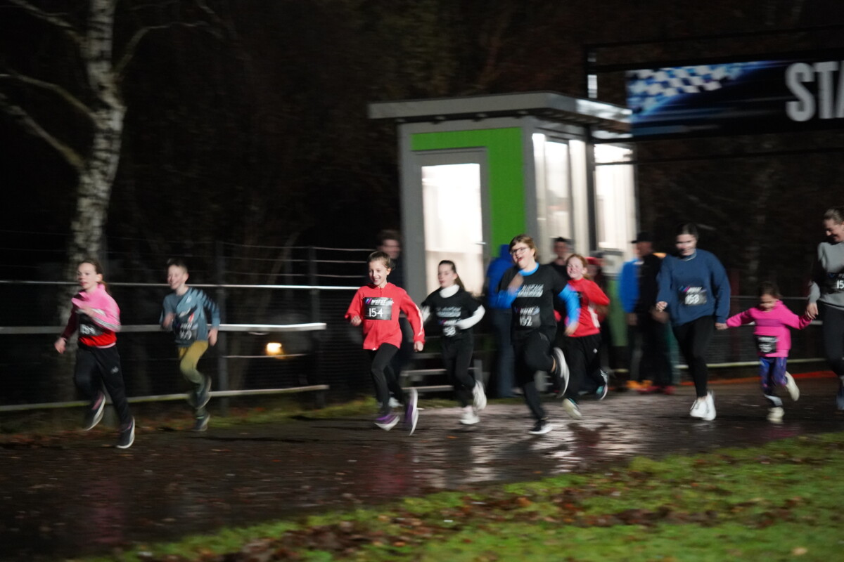 Woest Oliebollenloop op wielerparcours Stofwolk