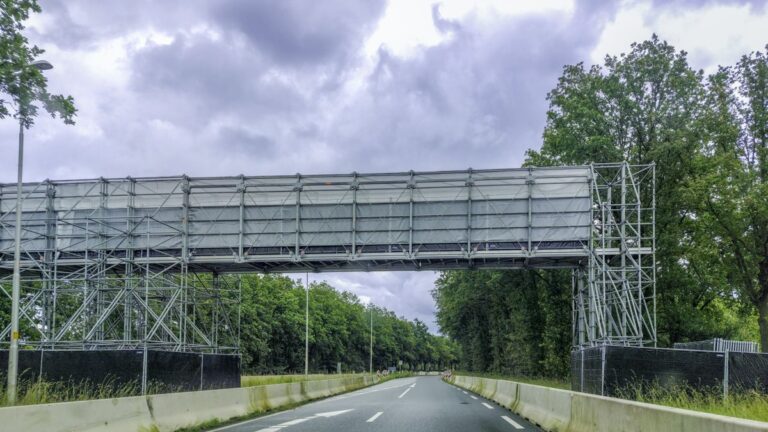Bouw Voetgangersbrug voor Zwarte Cross van Start