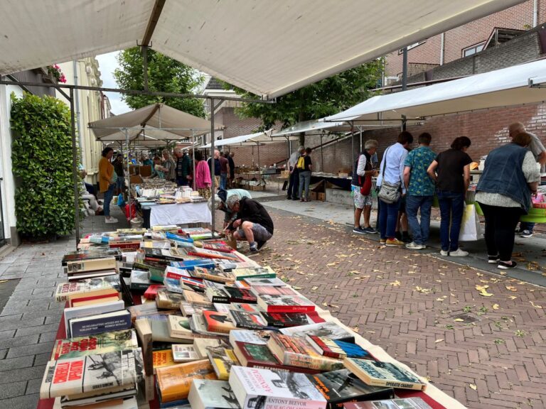 Gezellige Borculose Boekenmarkt wordt gewaardeerd
