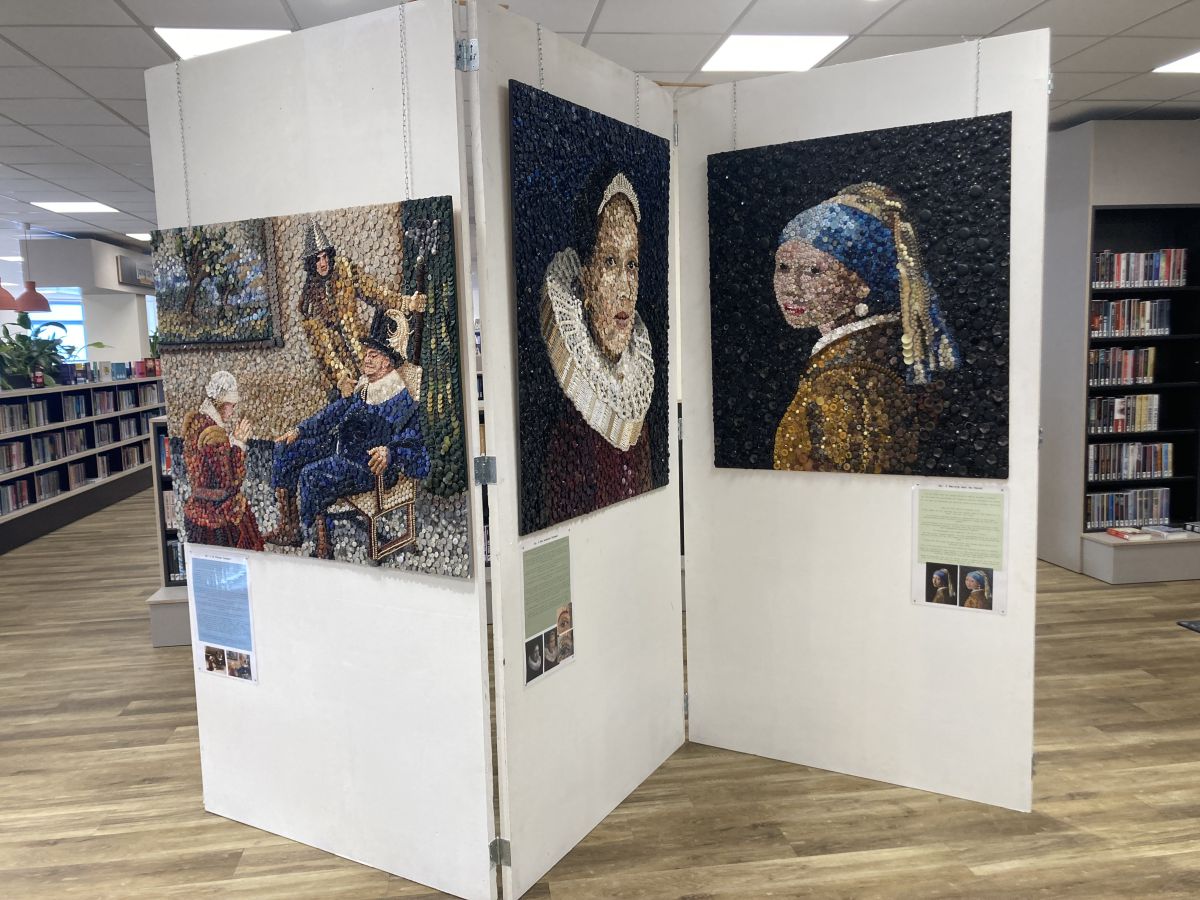 Knopenschilderijen van Heleen Rooks te zien in bibliotheek