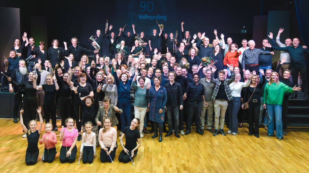 Propvolle zaal bij uniek reünieconcert Volharding