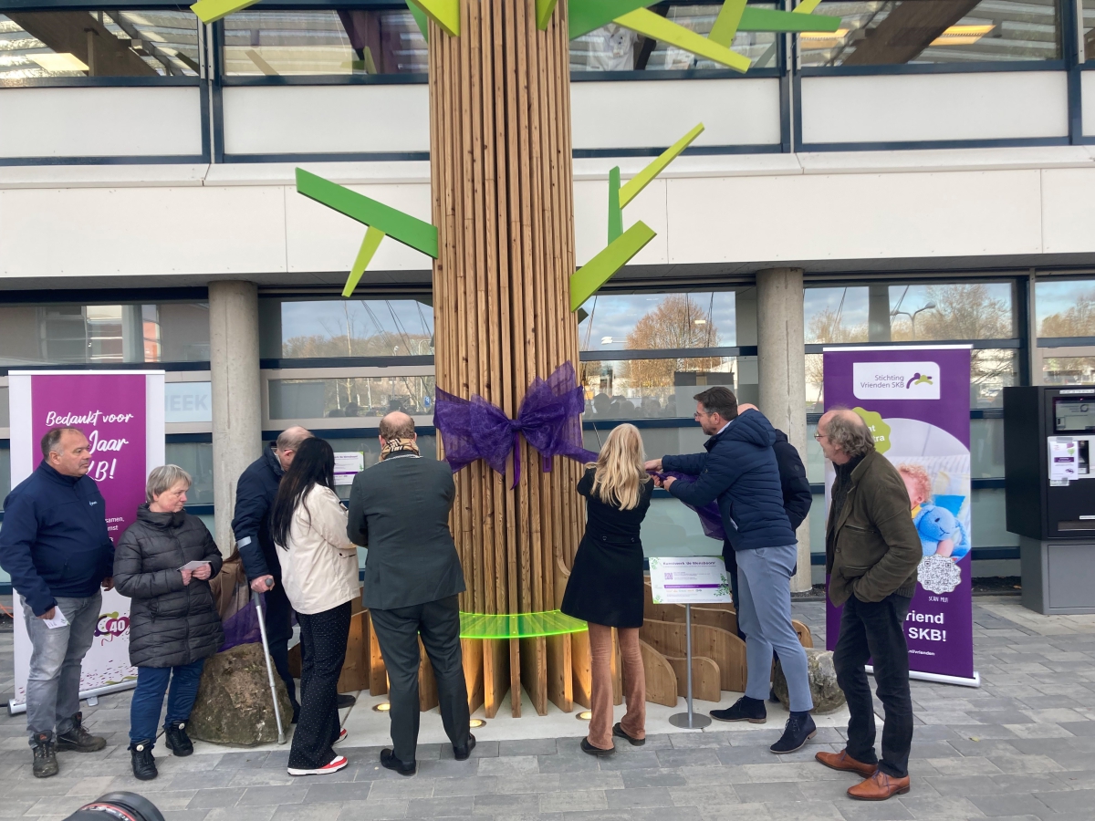 SKB onthult maatschappelijk kunstwerk ‘De Wensboom’