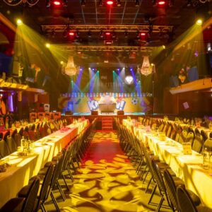 Zondagverhaal: De buutavonden – wanneer een stad zichzelf hoort