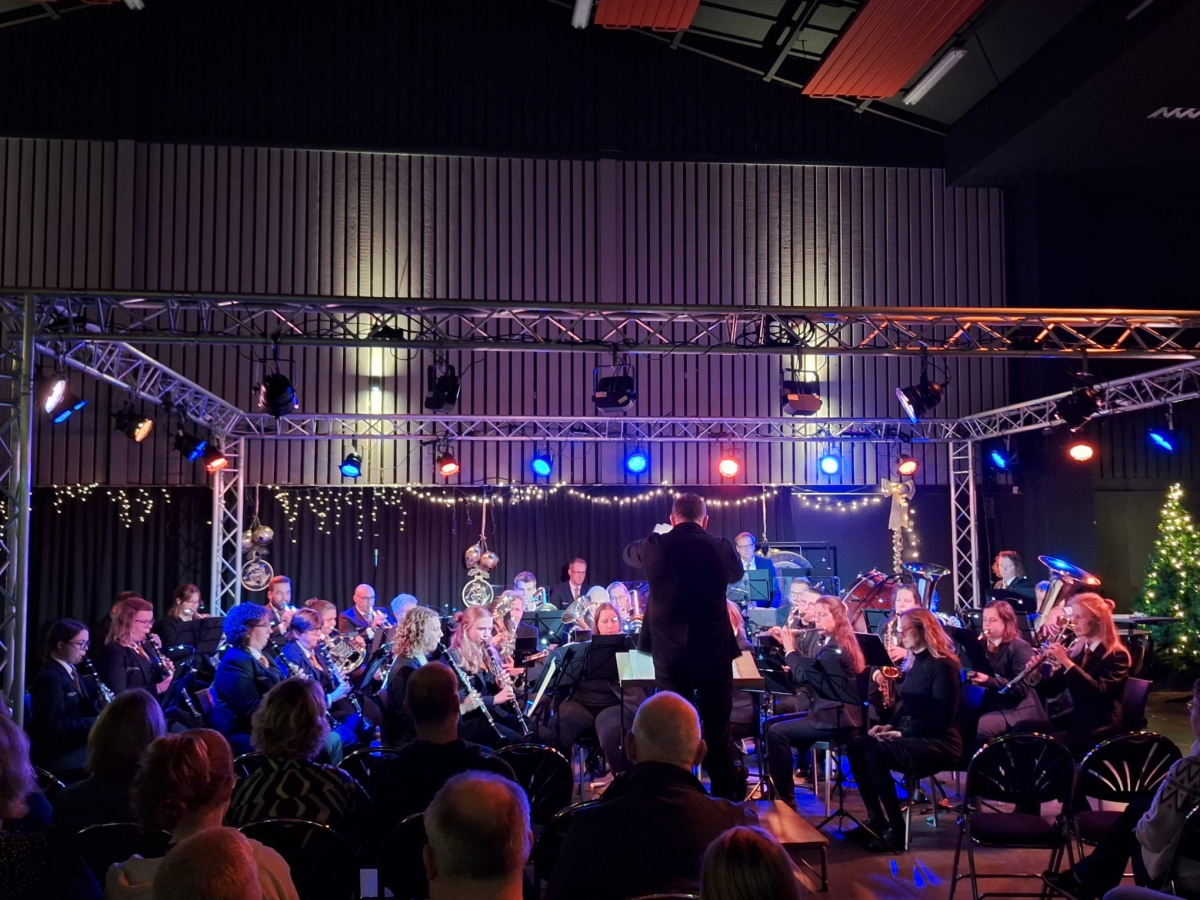Geslaagde actie en luchtig Oliebollenconcert Volharding