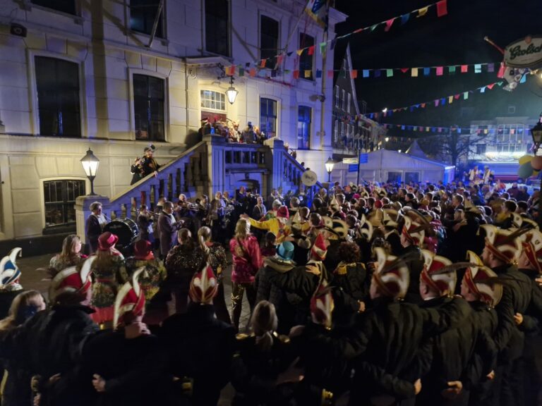 Carnaval in Groenlo afgesloten met traditionele steken-af