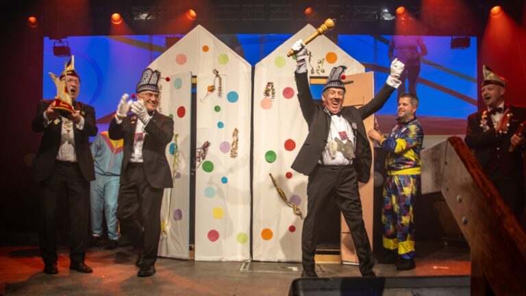 Johan en Wim nieuwe hoogheden Tweede Jeugdcarnaval