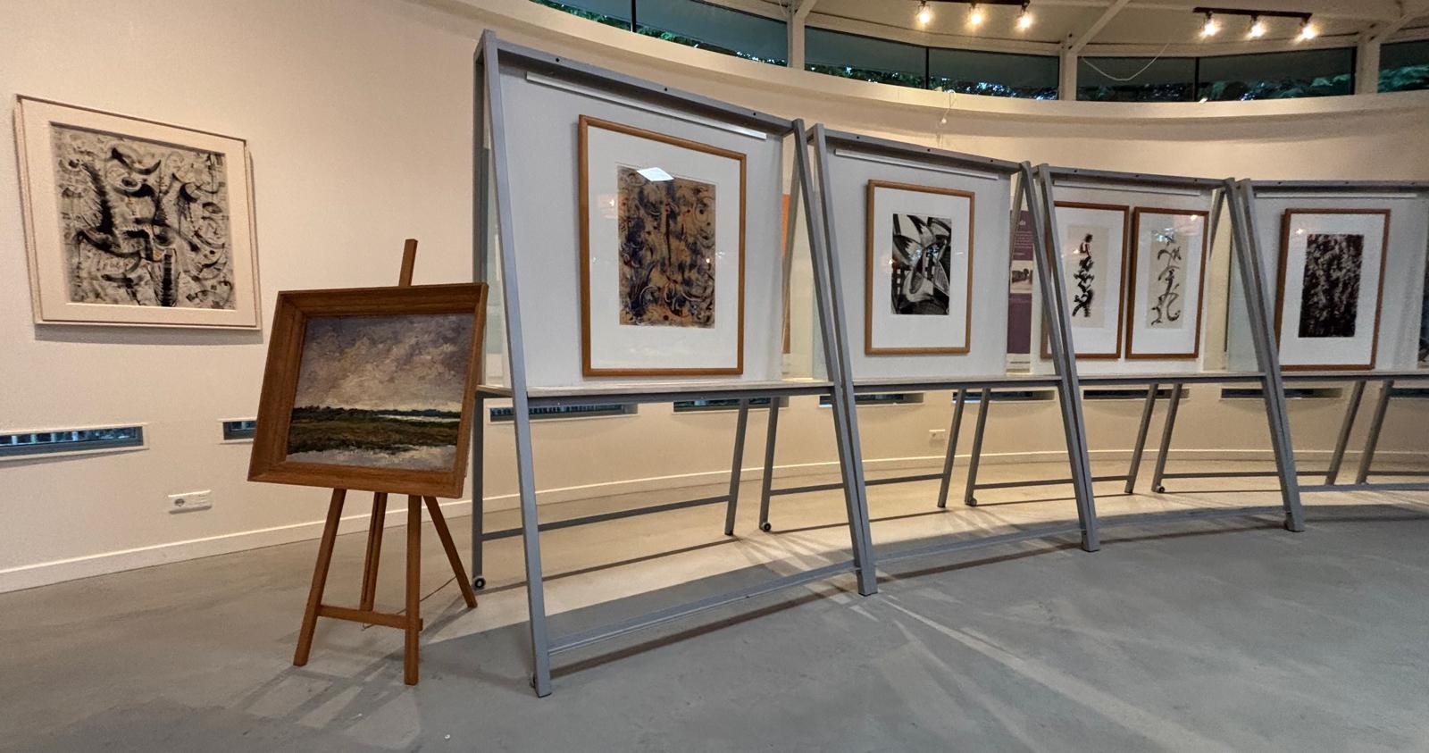 Expositie kleurrijke schilderijen van John ter Reehorst al van start in Natuurpark Kronenkamp