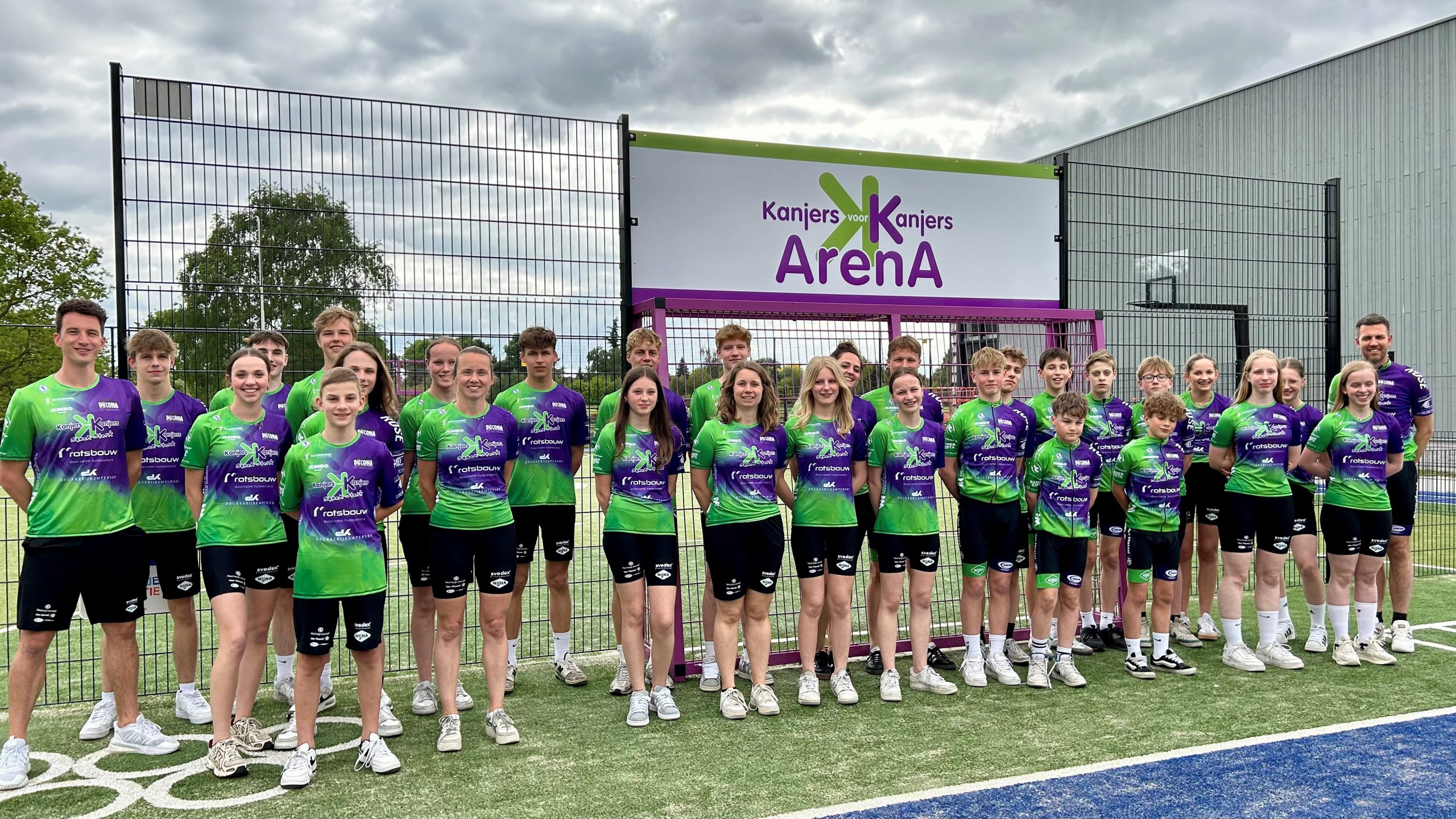 Leerlingen Marianum beklimmen Stelvio voor het goede doel