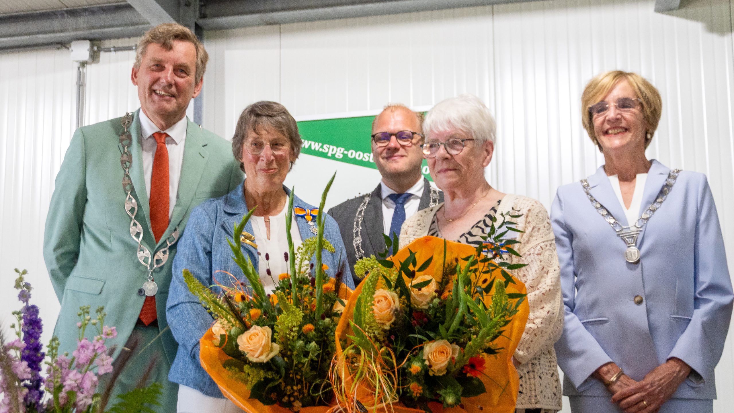 Manege Aalbrinkshoeve in Winterswijk-Kotten feestelijk heropend: Koninklijke erkenning voor twee vrijwilligers