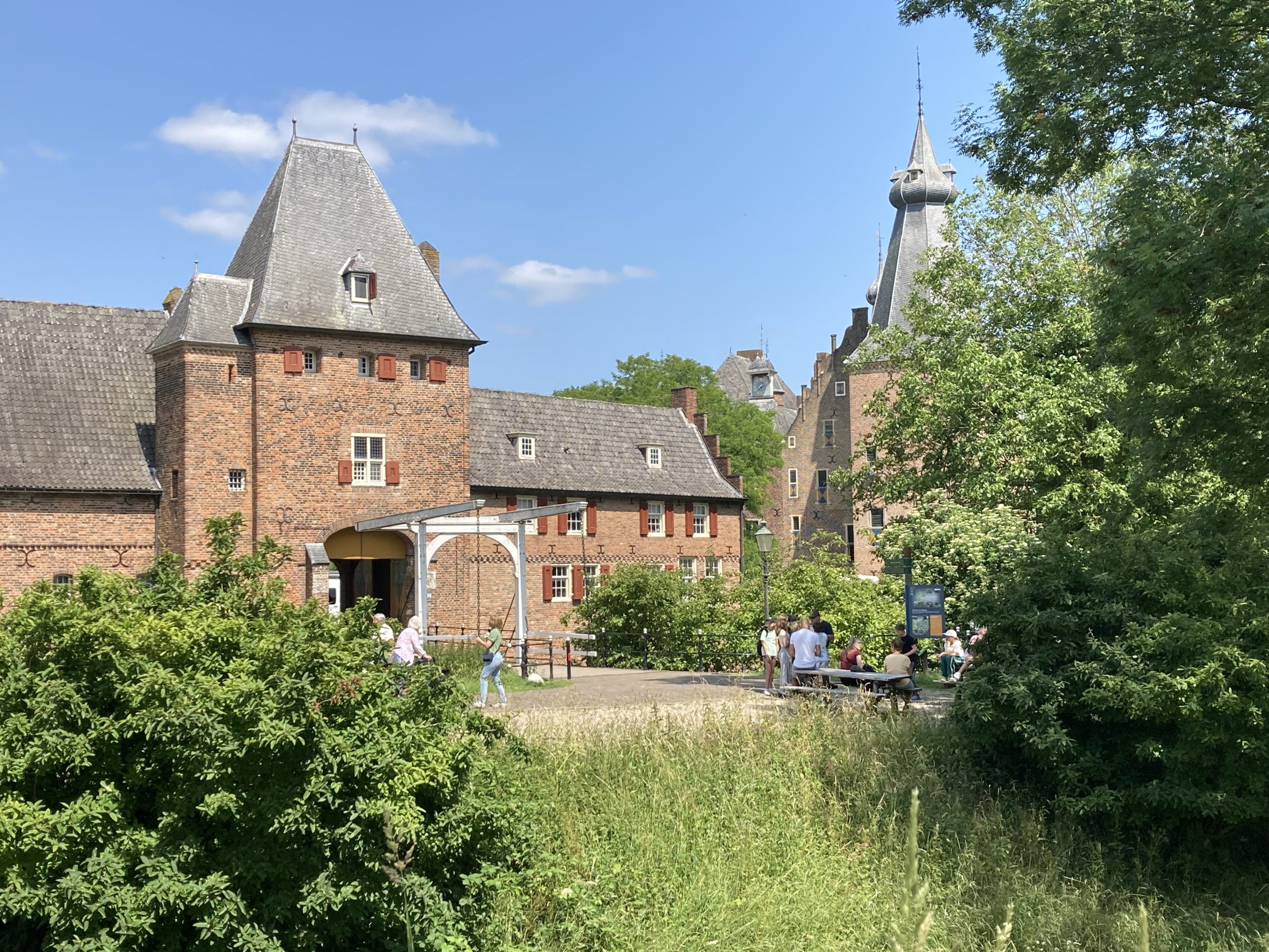 Zomer vol avontuur bij kasteel Doorwerth: ridderproeven, theater en bijen