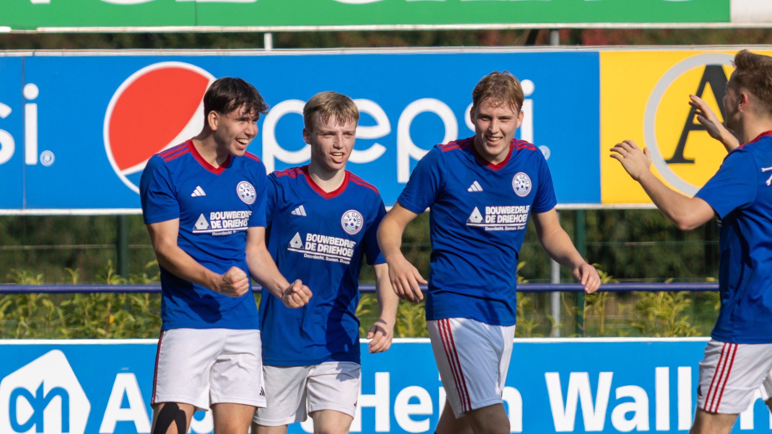 Grol geeft ook in eigen huis de competitiestart extra kleur