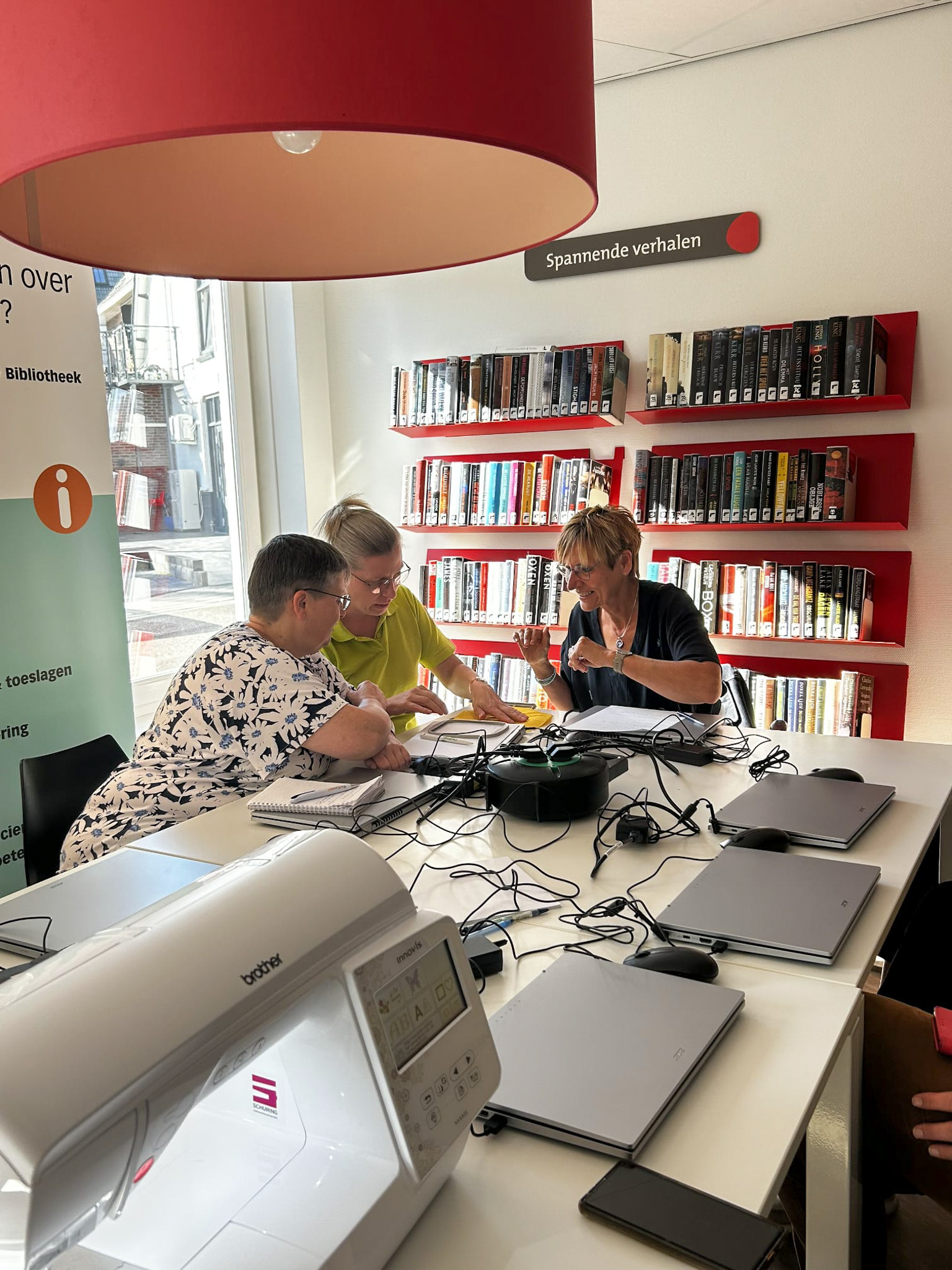 Creatief aan de slag met de borduurmachine in Bibliotheek Neede