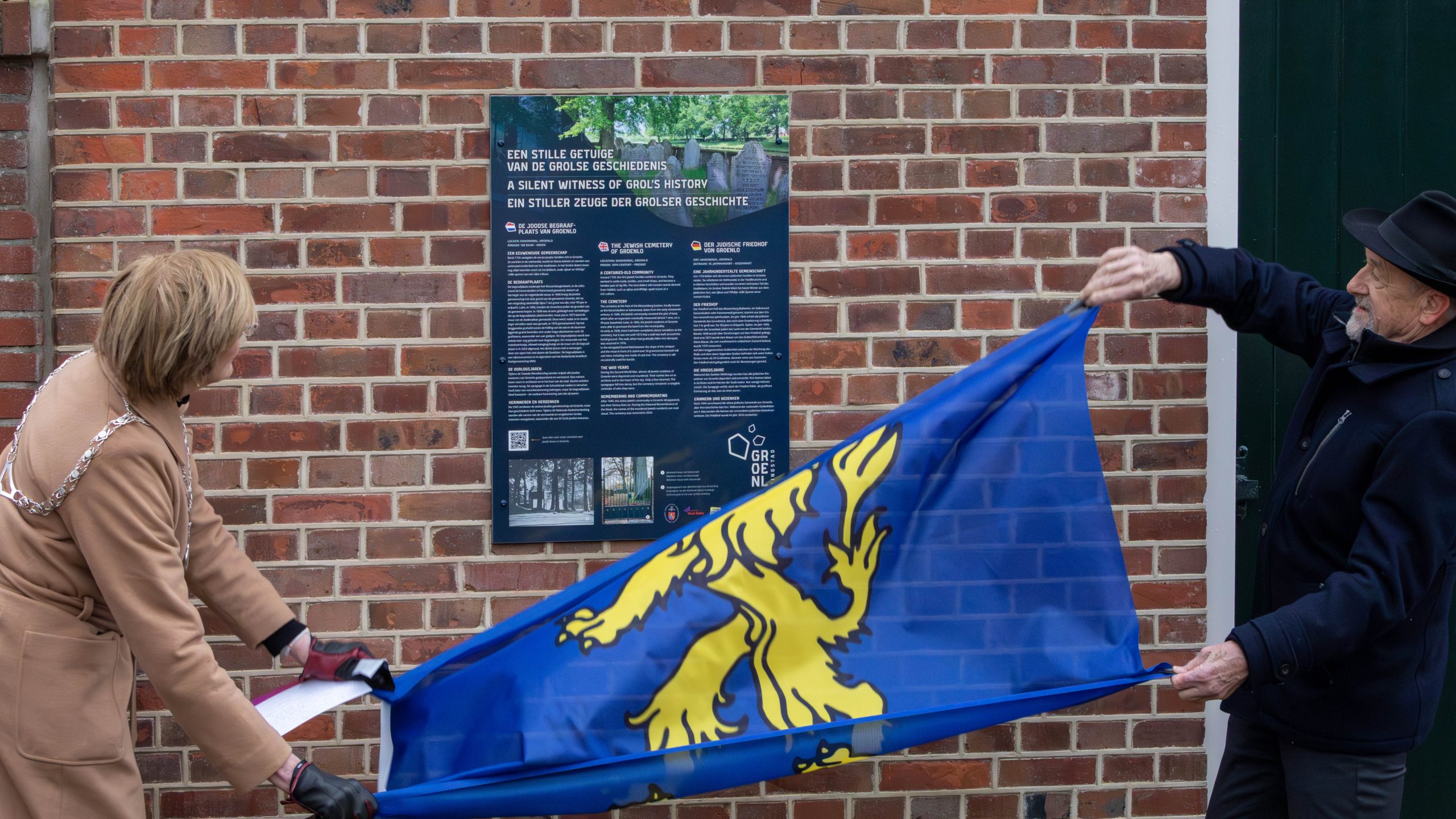 Infobord en gerestaureerde Joodse begraafplaats Groenlo officieel onthuld