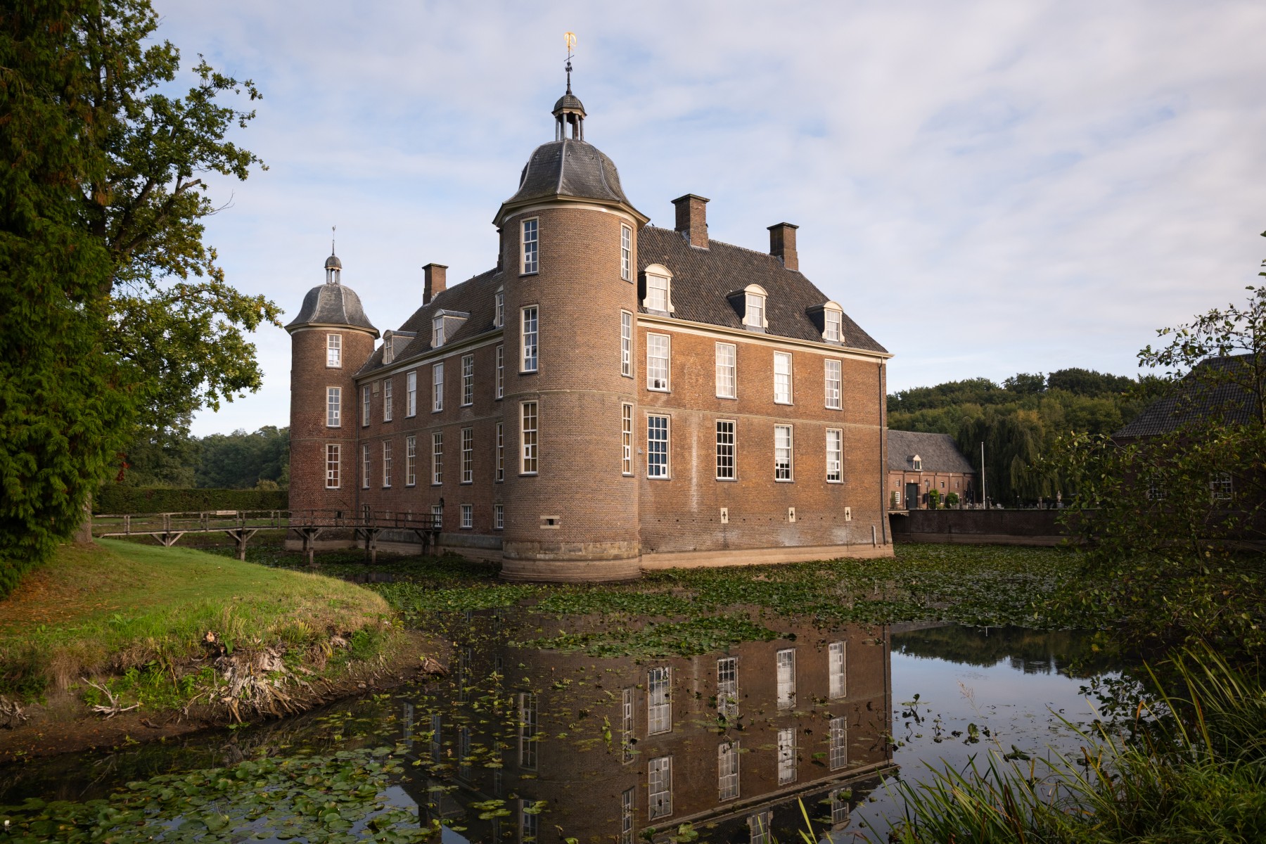 Podwalk over Kasteel Slangenburg markeert start wandelseizoen