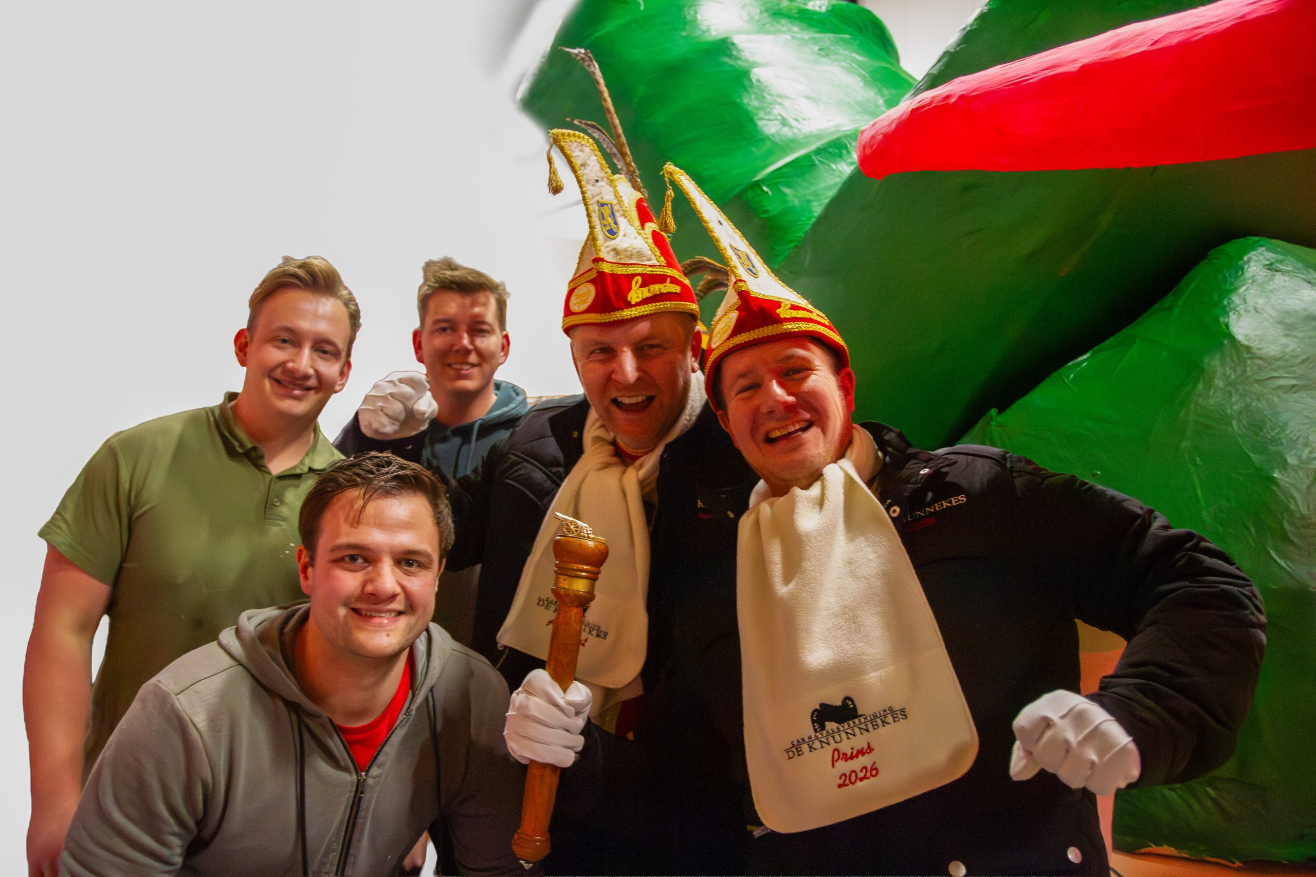 Hoogheden op bezoek bij wagenbouwers