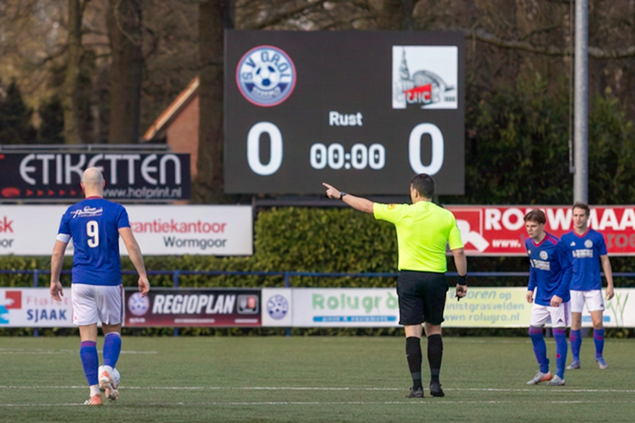 Nieuw digitaal scorebord voor SV Grol op sportpark Den Elshof