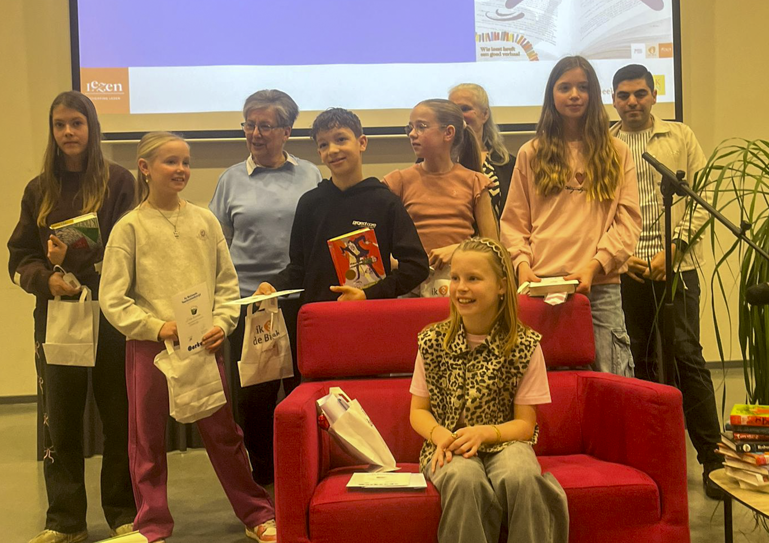 WINTERSWIJK — Lichtenvoordse Nanne Bomers wint regionale voorleeswedstrijd in Winterswijk