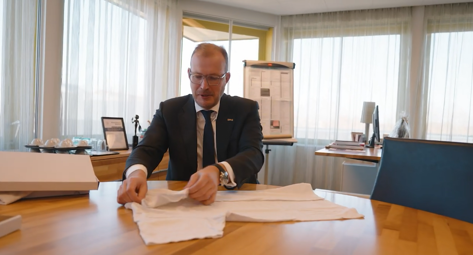 DOETINCHEM – Gemeente stuurt ‘te klein T-shirt’ naar 150 Kamerleden
