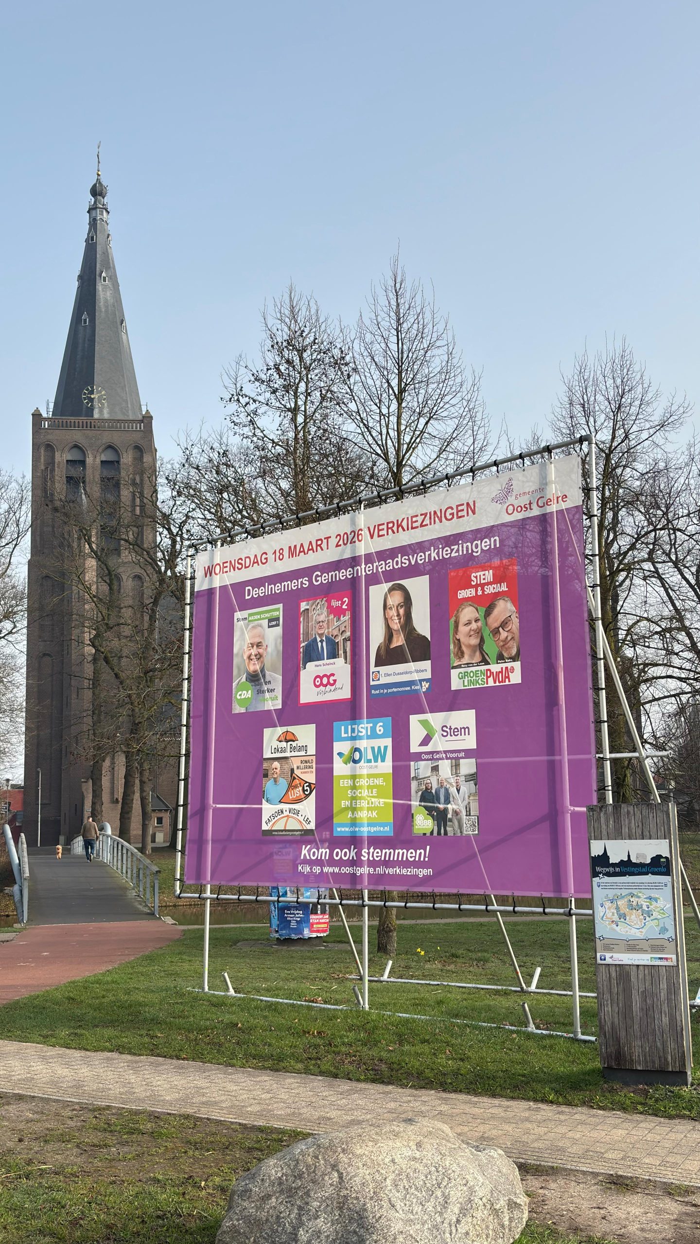 OOST GELRE — Verkiezingsborden geplaatst in aanloop naar gemeenteraadsverkiezingen