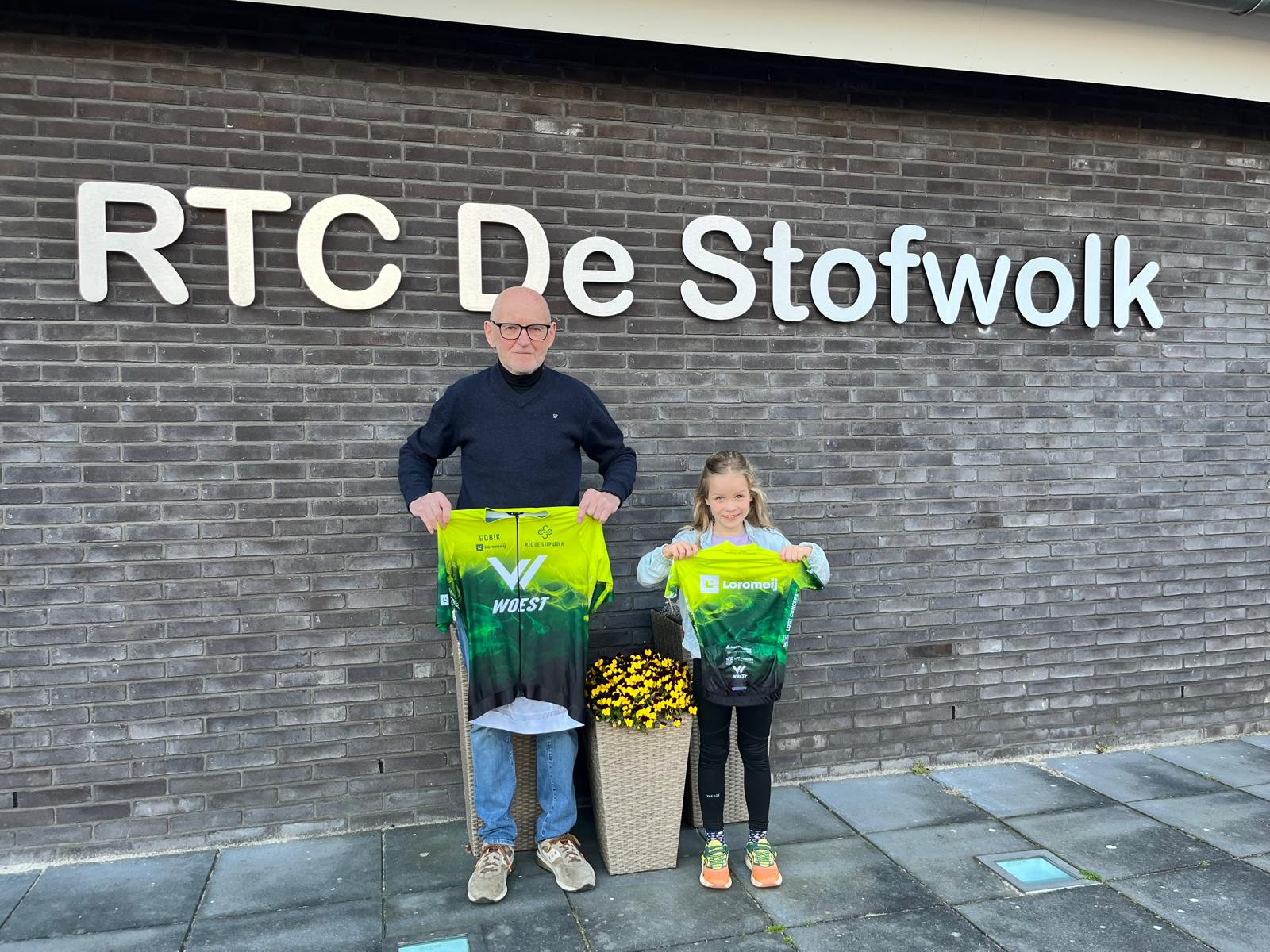 EIBERGEN — Nieuw wielershirt De Stofwolk eert rijke clubhistorie