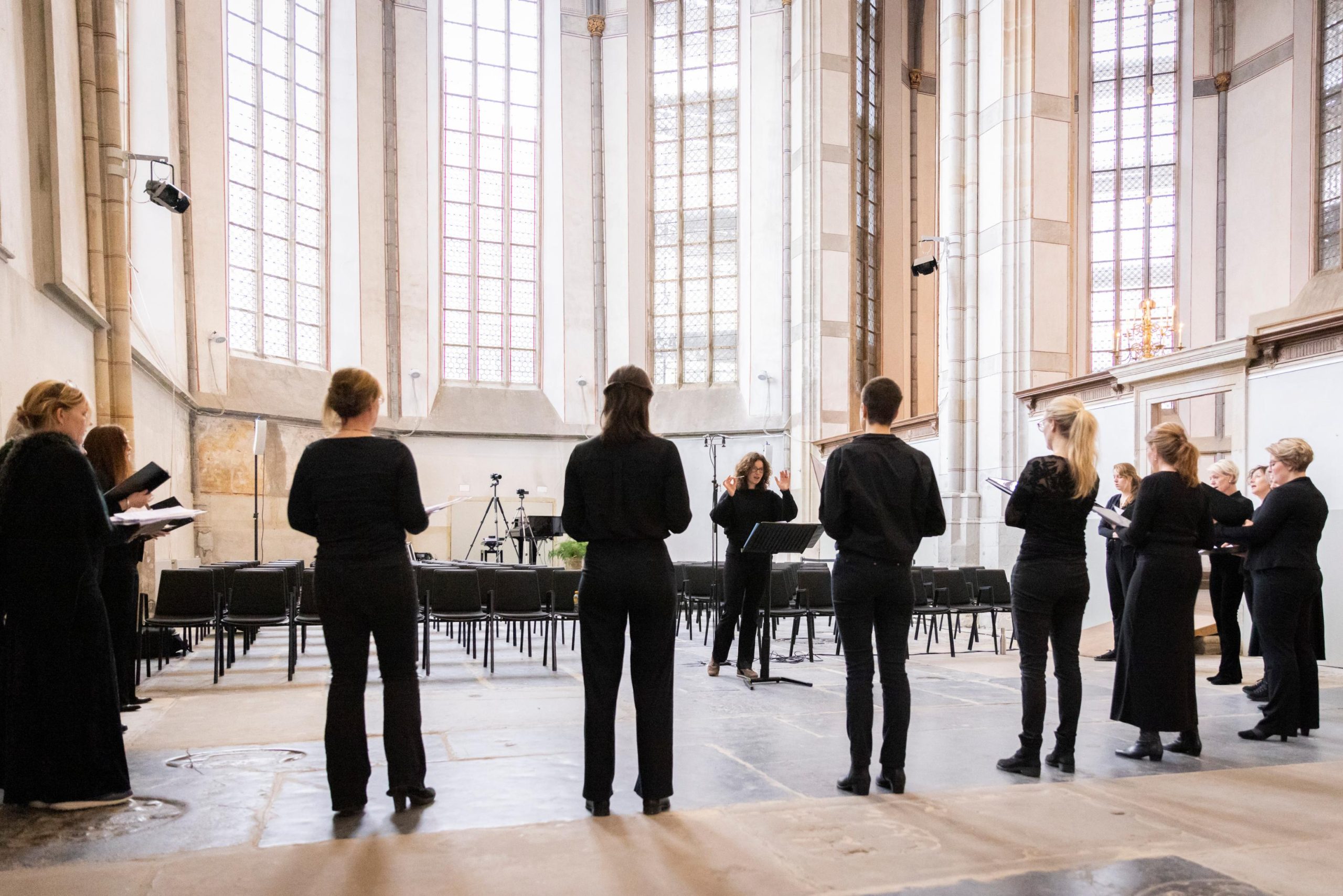 LOCHEM — Vrouwenkamerkoor Hera brengt romantisch zomerconcert in Gudulakerk Lochem