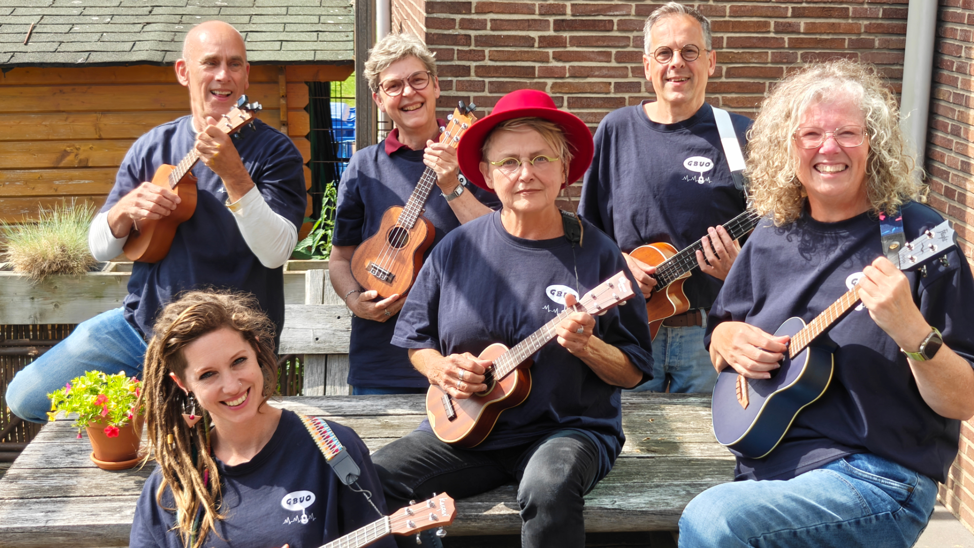 BREDEVOORT — Great Bredevoort Ukulele Orchestra organiseert Picknick in ’t Park in Bredevoort
