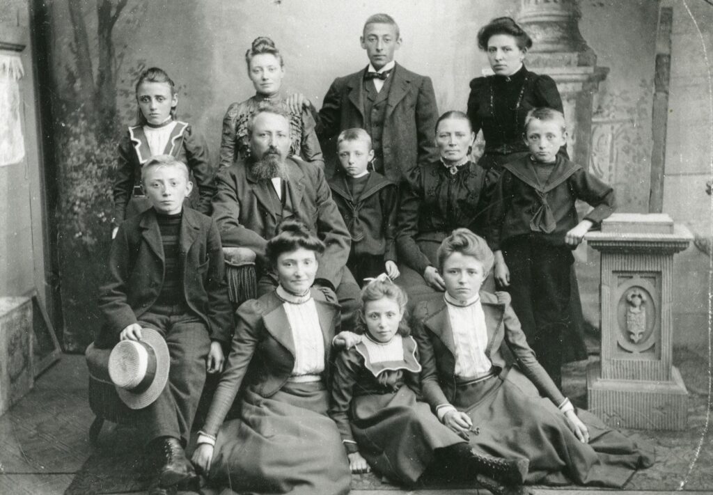 Portret van de familie Olthoff. Bron collectie ECAL