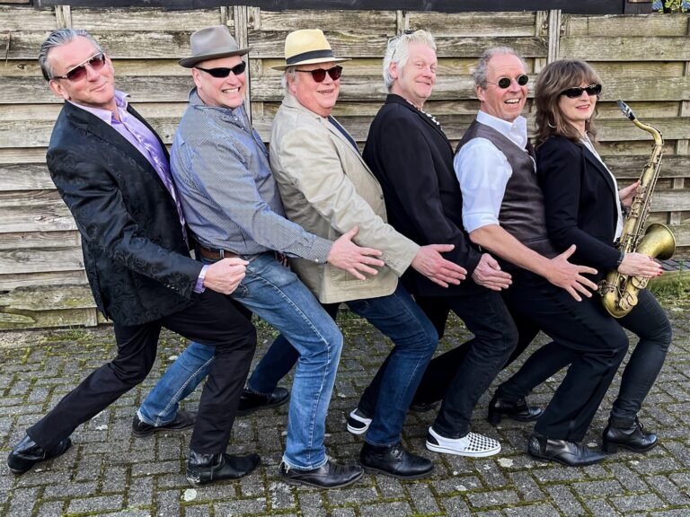 Afterbeat Club bandfoto 1 kleur hoge resolutie