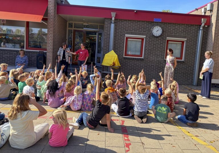 Feestelijke opening van De Bibliotheek op School