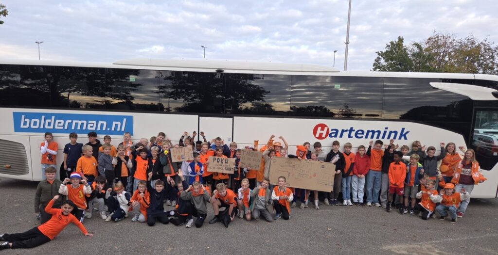 Jeugd Grol naar Jong Oranje bus